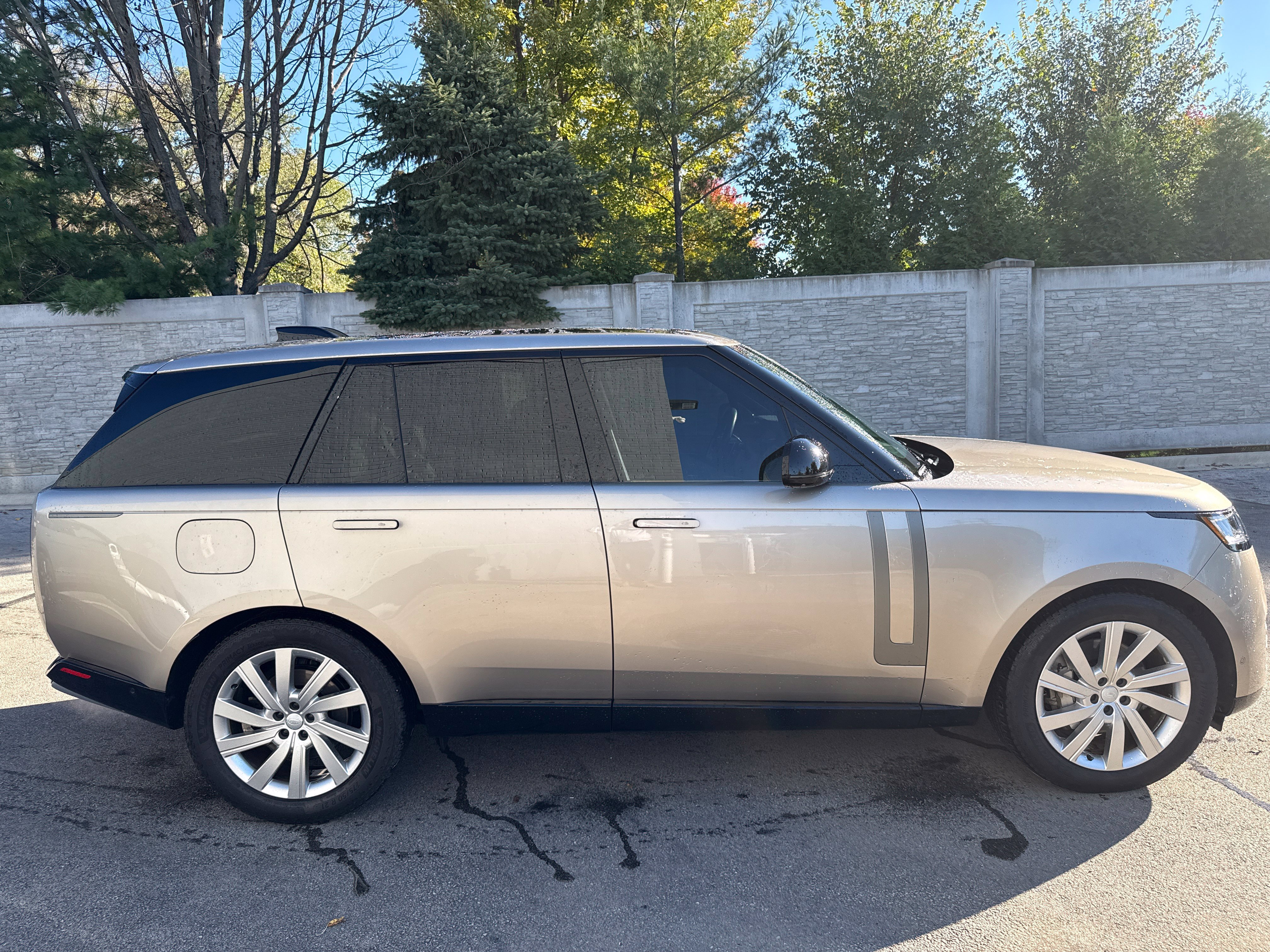 Used 2024 Land Rover Range Rover SE AWD/4WD image 12