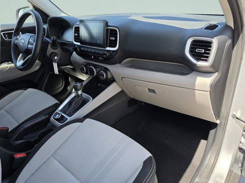 Used 2023 Hyundai Venue SEL FWD image 14
