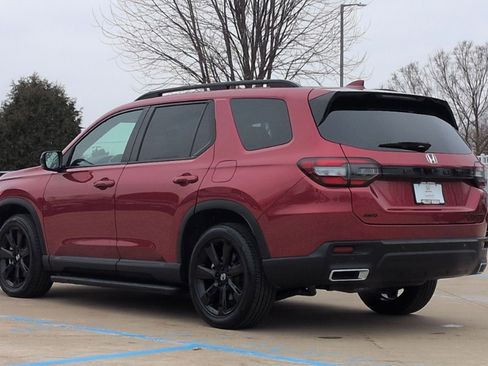 Certified 2025 Honda Pilot Black Edition image 8