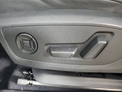 Used 2023 Audi Q4 e-tron Premium Plus w/ Premium Plus AWD/4WD image 19