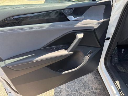 Used 2026 Volkswagen Tiguan SE AWD/4WD image 18