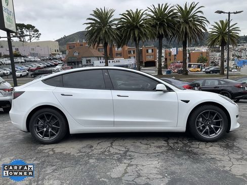 Used 2021 Tesla Model 3 Standard Range Plus image 3