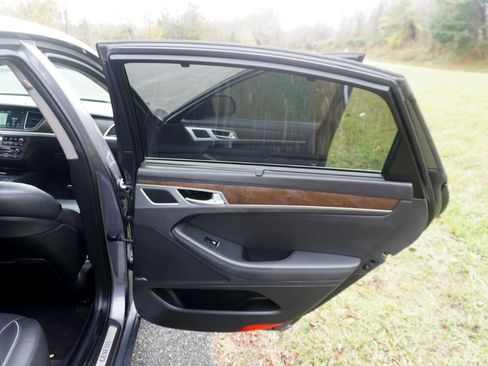 Used 2015 Hyundai Genesis 5.0 image 17