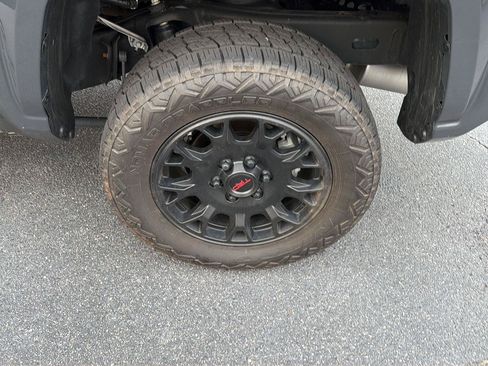 Certified 2025 Toyota Tacoma SR5 AWD/4WD image 36