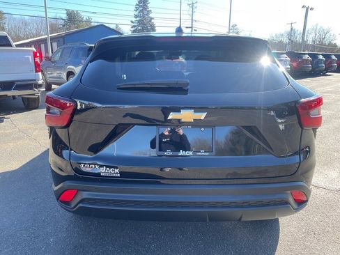 Used 2024 Chevrolet Trax LS w/ LS Convenience Package image 6