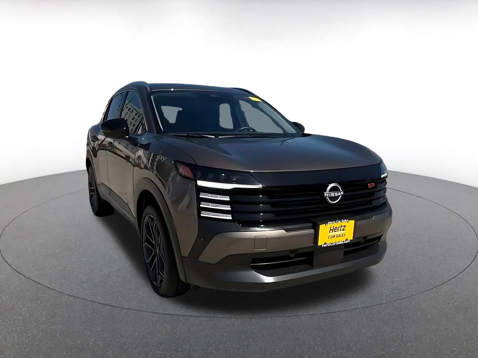 Used 2026 Nissan Kicks SR AWD/4WD image 3