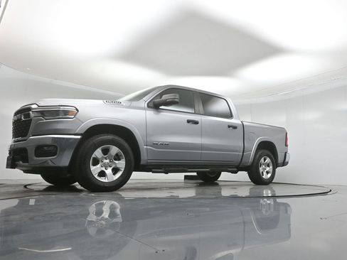 Used 2025 RAM 1500 2WD Crew Cab image 40