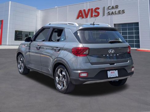 Used 2025 Hyundai Venue SEL FWD image 9