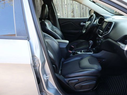 Used 2016 Jeep Cherokee Trailhawk w/ Cold Weather Group image 22