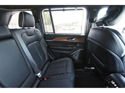 Used 2023 Jeep Grand Cherokee Summit AWD/4WD image 13
