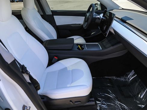 Used 2021 Tesla Model Y Long Range AWD/4WD image 15