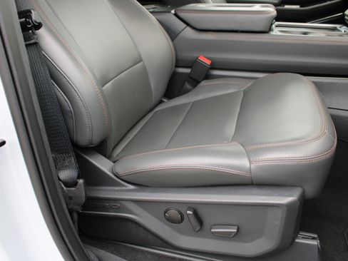 Used 2025 Ford Expedition Max Active AWD/4WD image 18