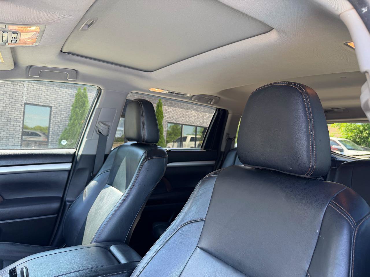 Used 2017 Toyota Highlander XLE FWD image 12
