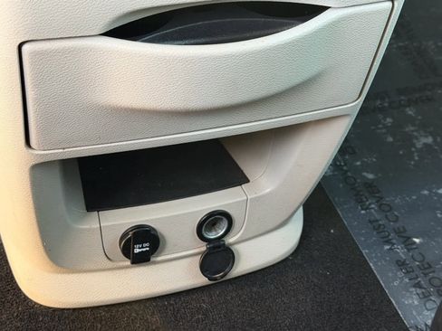 Used 2018 Dodge Grand Caravan SE w/ UConnect Hands-Free Group image 23