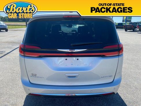 Used 2024 Chrysler Pacifica Limited FWD image 5