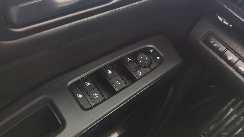 Certified 2025 Nissan Pathfinder SV FWD image 18