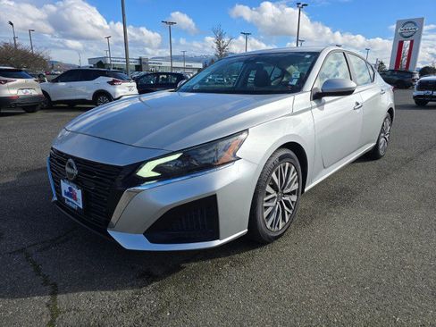 Used 2023 Nissan Altima 2.5 SV image 7