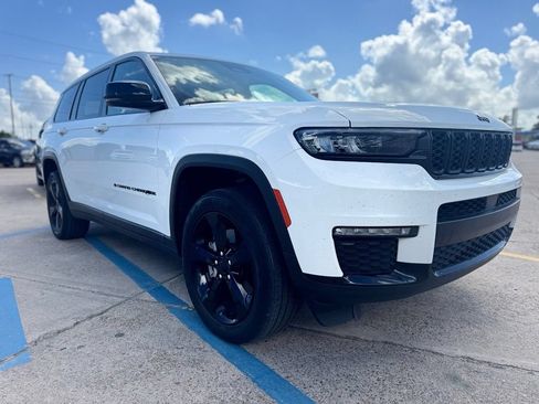 Used 2024 Jeep Grand Cherokee L Limited w/ Black Appearance Package AWD/4WD image 3