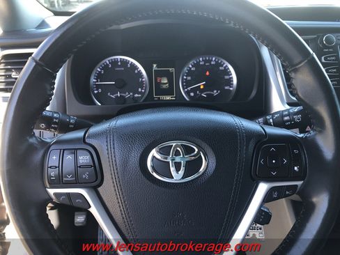 Used 2017 Toyota Highlander Plus image 13