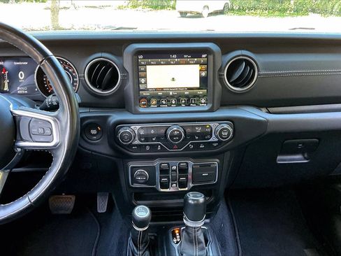 Used 2021 Jeep Wrangler Unlimited Sahara AWD/4WD image 9