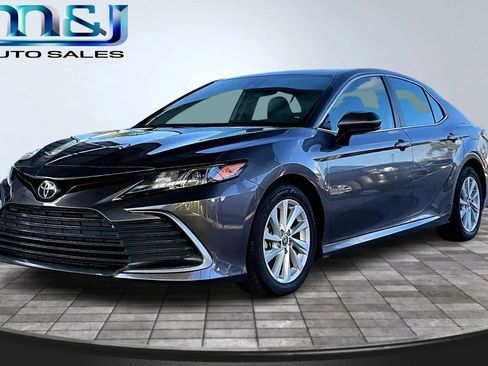 Used 2022 Toyota Camry LE FWD image 1