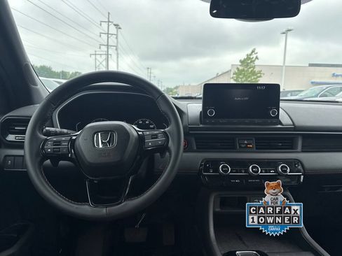 Used 2025 Honda Pilot Sport image 8