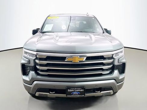 Used 2025 Chevrolet Silverado 1500 High Country w/ High Country Premium Package AWD/4WD image 2