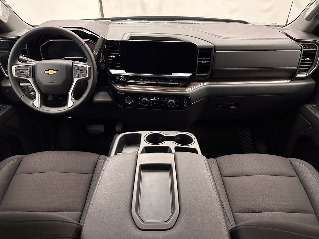 Used 2024 Chevrolet Silverado 1500 LT AWD/4WD image 7