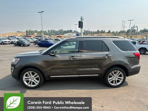 Used 2017 Ford Explorer XLT w/ Equipment Group 202A AWD/4WD image 5