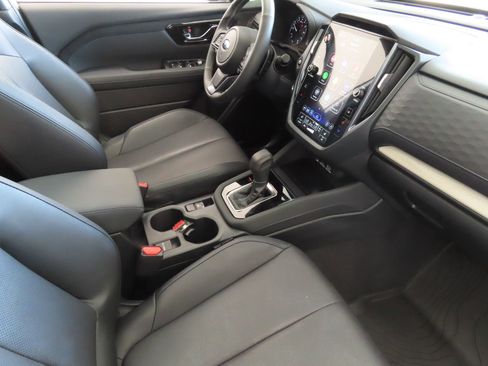 Used 2025 Subaru Forester Limited image 28