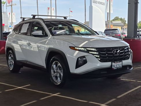 Used 2023 Hyundai Tucson SEL FWD image 2