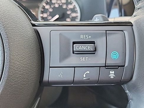 Used 2022 Nissan Pathfinder SV image 25