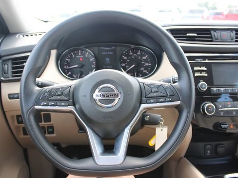 Used 2017 Nissan Rogue S FWD image 32