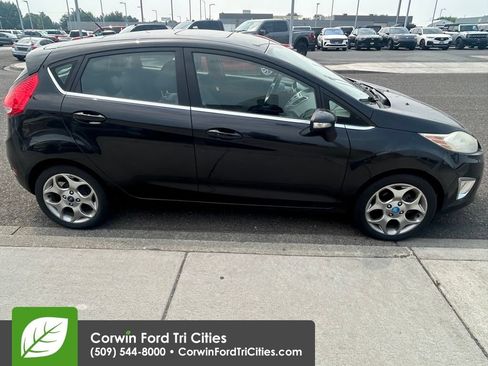 Used 2013 Ford Fiesta Titanium FWD image 4