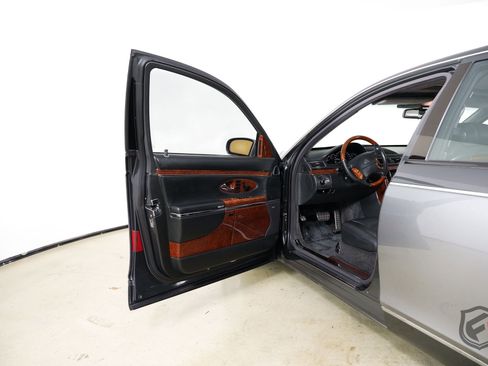 Used 2004 Maybach 57 image 12