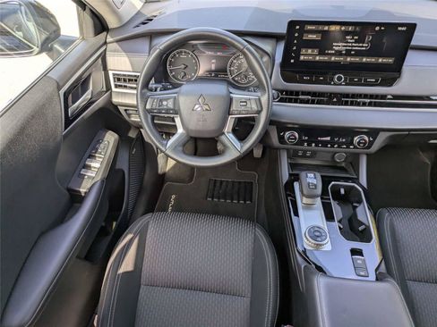 Used 2025 Mitsubishi Outlander ES AWD/4WD image 17