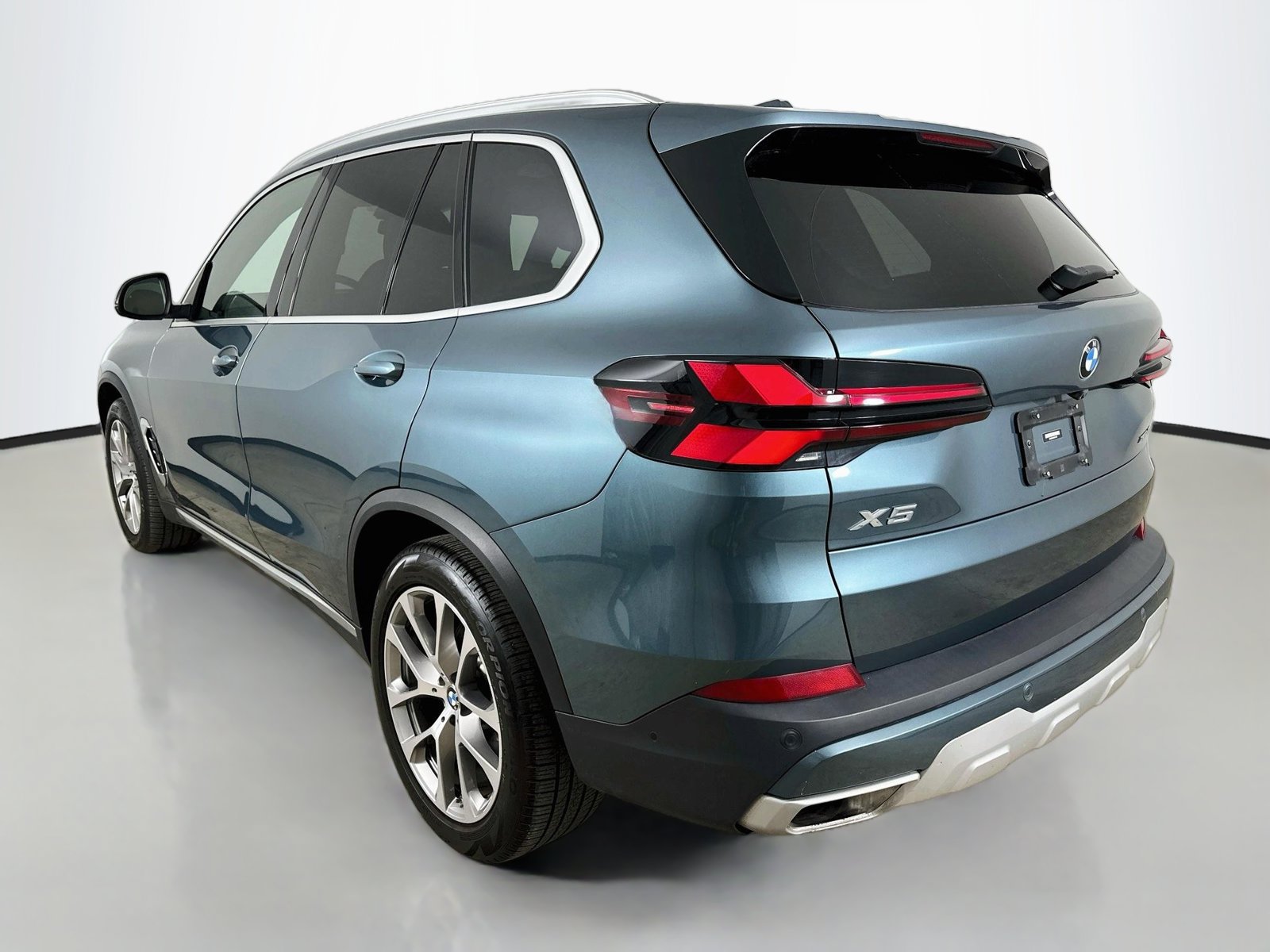 Used 2024 BMW X5 xDrive40i w/ Parking Assistance Package AWD/4WD image 7