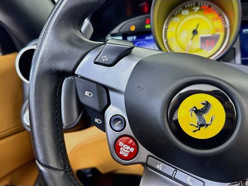 Used 2019 Ferrari Portofino RWD image 23