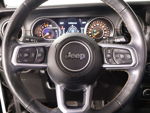 Used 2021 Jeep Wrangler Unlimited Sahara AWD/4WD image 3
