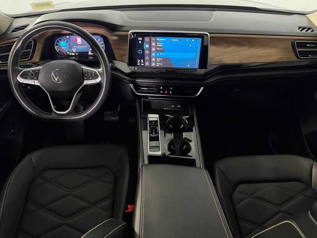 Used 2024 Volkswagen Atlas SE w/ Panoramic Sunroof Package FWD image 12