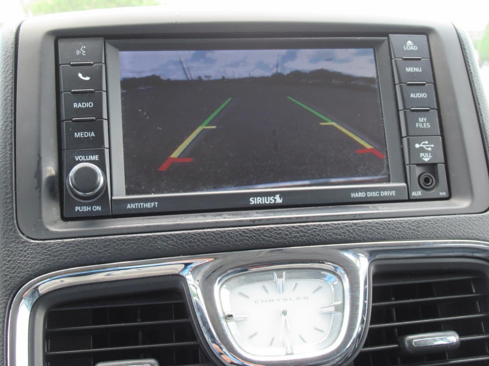 Used 2015 Chrysler Town & Country Touring FWD image 37