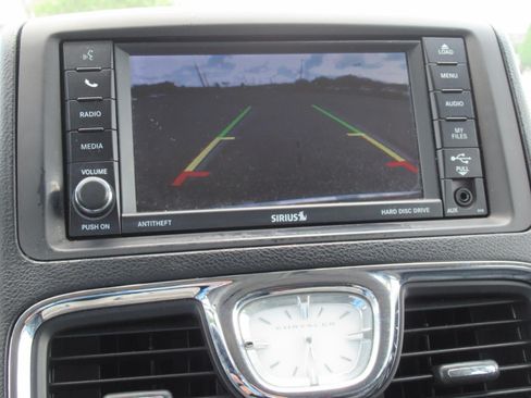Used 2015 Chrysler Town & Country Touring FWD image 37
