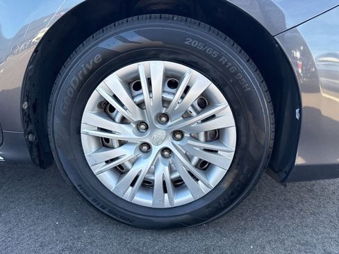 Used 2014 Toyota Camry LE image 5