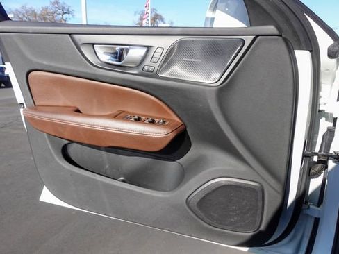 Used 2020 Volvo V60 T5 Momentum w/ Protection Package Premier image 21