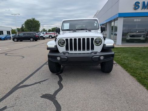 Used 2022 Jeep Wrangler Unlimited Sahara AWD/4WD image 25