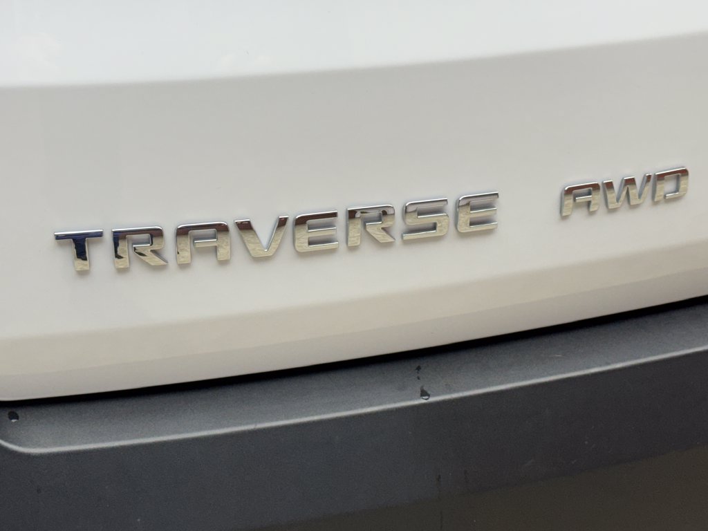 Used 2023 Chevrolet Traverse LT AWD/4WD image 3