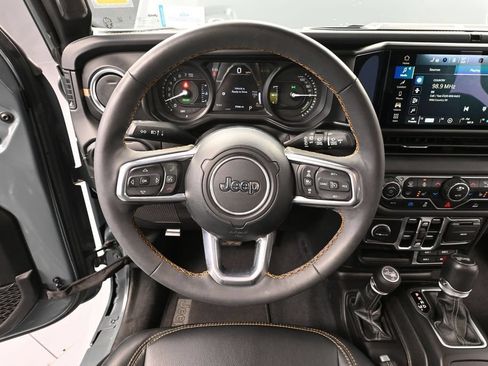 Used 2024 Jeep Wrangler Unlimited Sahara AWD/4WD image 26