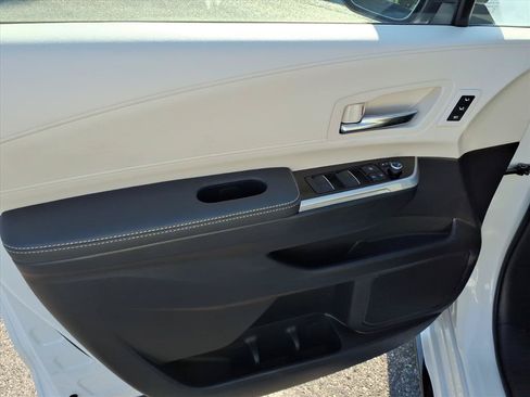 New 2026 Toyota Sienna Platinum AWD/4WD image 9