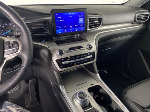 Used 2021 Ford Explorer XLT w/ Equipment Group 202A image 28