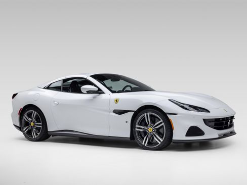 Certified 2023 Ferrari Portofino M RWD image 8